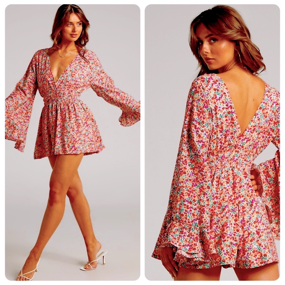 NWT Vici Mila Flared Sleeve Playsuit in White Floral Size Medium